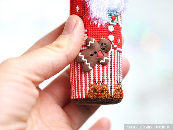 Вышитые крестиком елочные игрушки