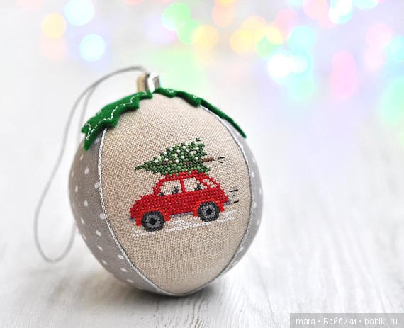 Вышитые крестиком елочные игрушки