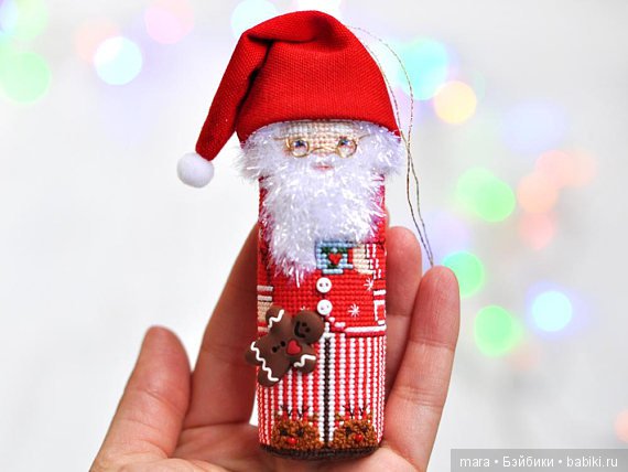 Вышитые крестиком елочные игрушки