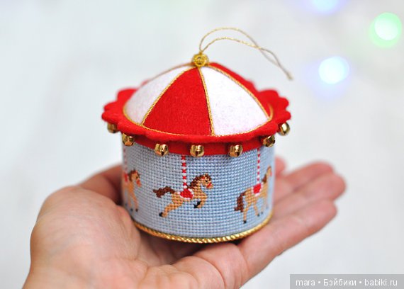 Вышитые крестиком елочные игрушки (фото 10)