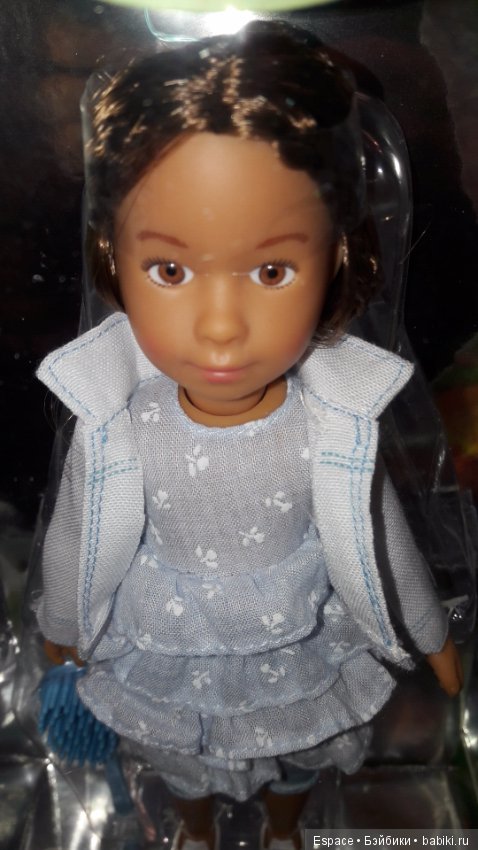 Лиис вернулась. И не одна