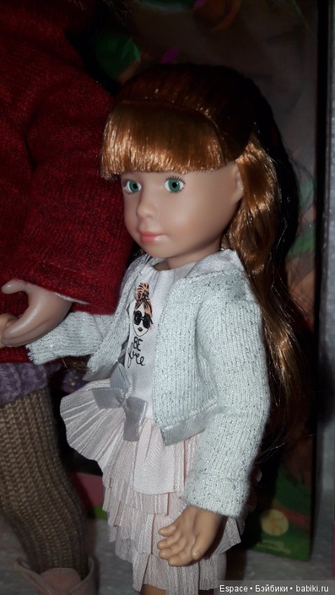 Лиис вернулась. И не одна