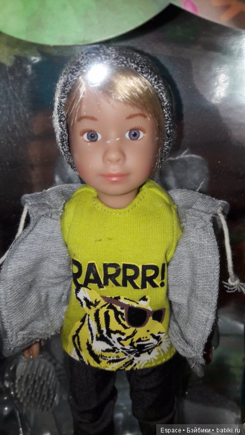 Лиис вернулась. И не одна