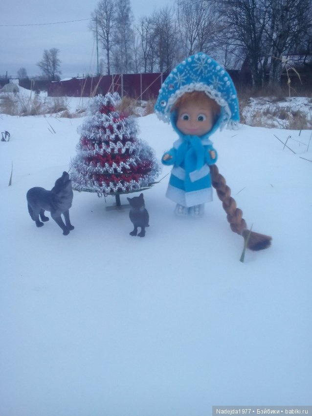 Снегурочку заказывали — Куклы Маша и Медведь (Simba): Маша в кармашке (фото 3)