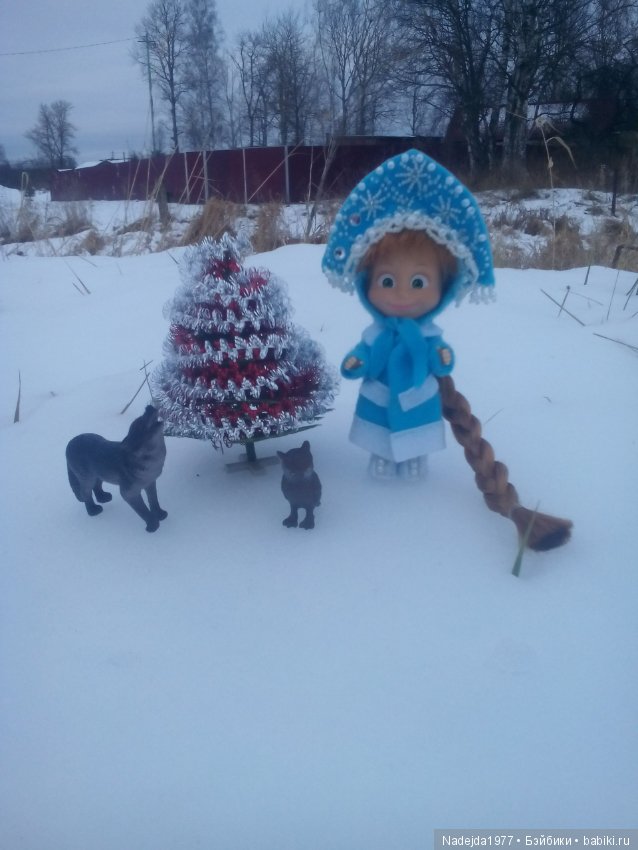 Снегурочку заказывали — Куклы Маша и Медведь (Simba): Маша в кармашке (фото 4)