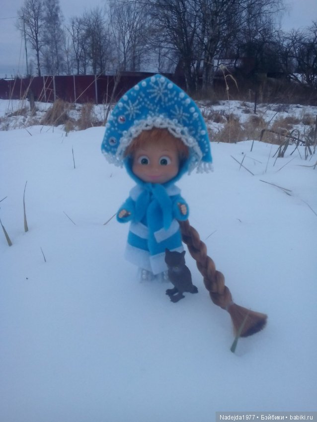 Снегурочку заказывали — Куклы Маша и Медведь (Simba): Маша в кармашке (фото 6)