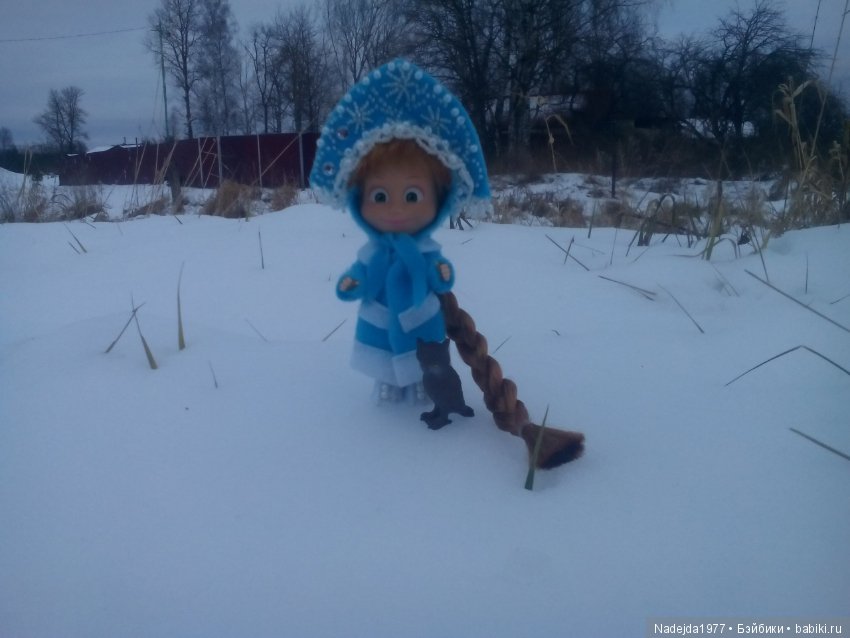 Снегурочку заказывали — Куклы Маша и Медведь (Simba): Маша в кармашке (фото 7)