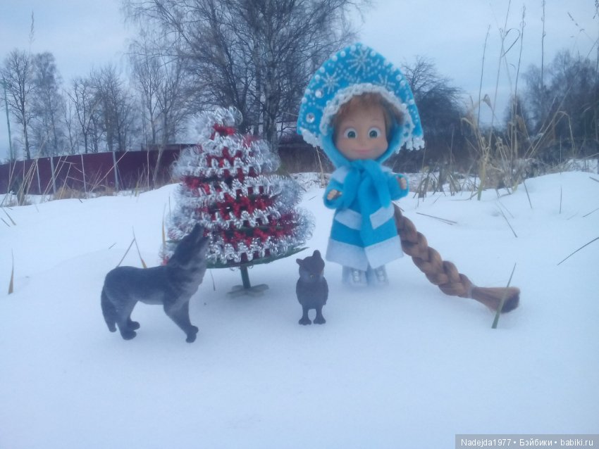 Снегурочку заказывали — Куклы Маша и Медведь (Simba): Маша в кармашке (фото 2)