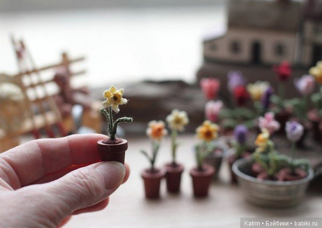 Вязанные миниатюрные цветы мастерицы Fancy Knittles (фото 7)