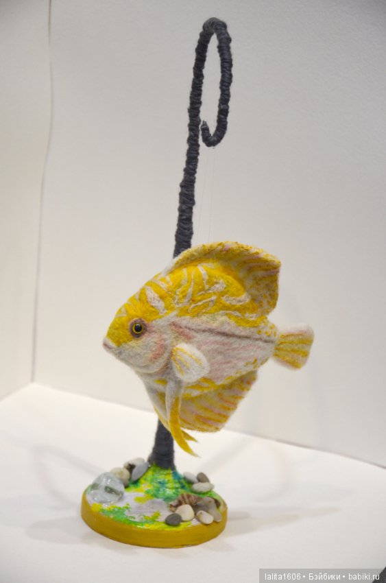 Дискус бело-желтый. Сухое валяние (фото 9)