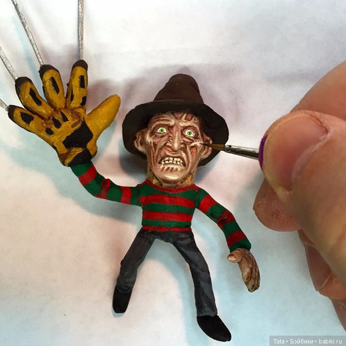 "Игра Престолов", The Beattles и Носферату: фигурки из арахиса от игрушечных дел мастера