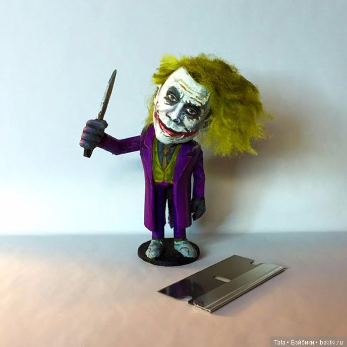 "Игра Престолов", The Beattles и Носферату: фигурки из арахиса от игрушечных дел мастера