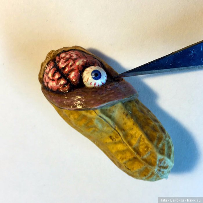 "Игра Престолов", The Beattles и Носферату: фигурки из арахиса от игрушечных дел мастера