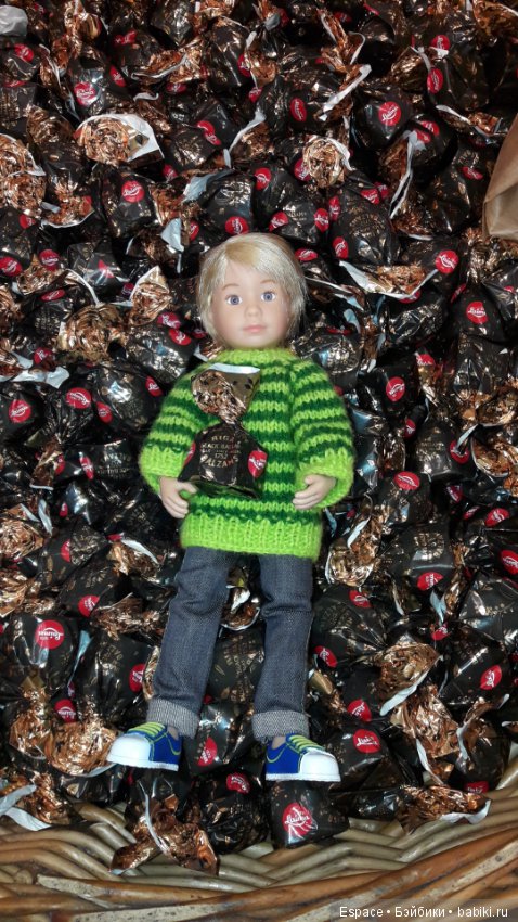 Миша Kruselings в поиске аксессуаров