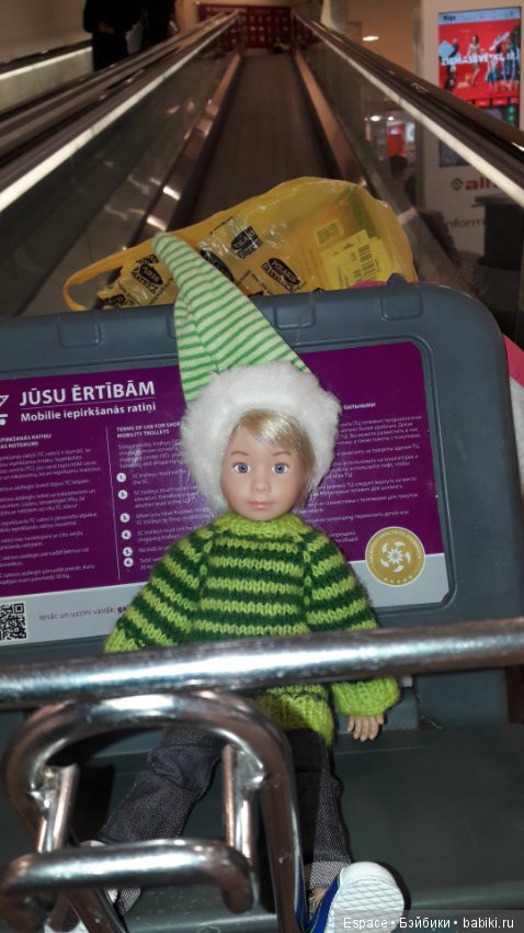 Миша Kruselings в поиске аксессуаров