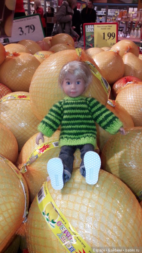 Миша Kruselings в поиске аксессуаров