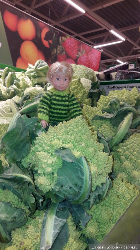 Миша Kruselings в поиске аксессуаров