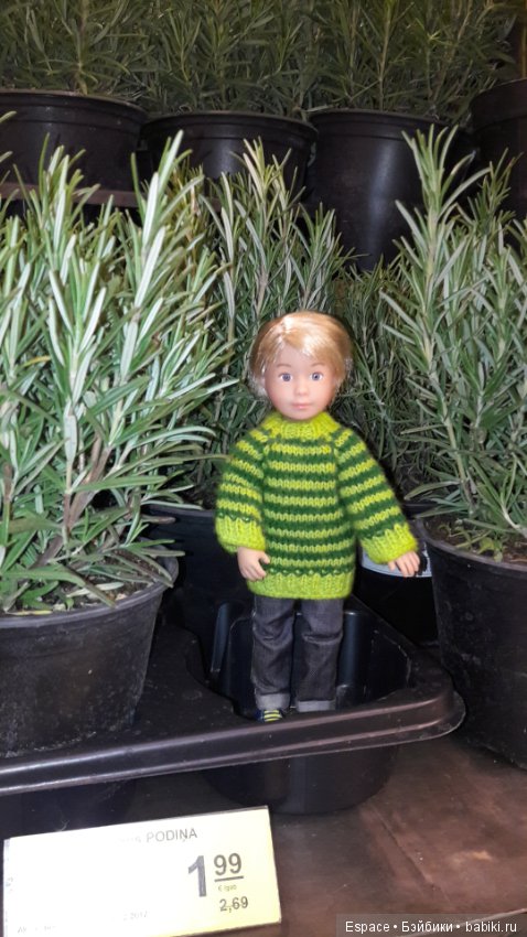 Миша Kruselings в поиске аксессуаров