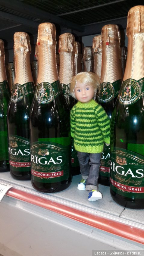 Миша Kruselings в поиске аксессуаров