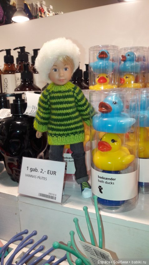 Миша Kruselings в поиске аксессуаров