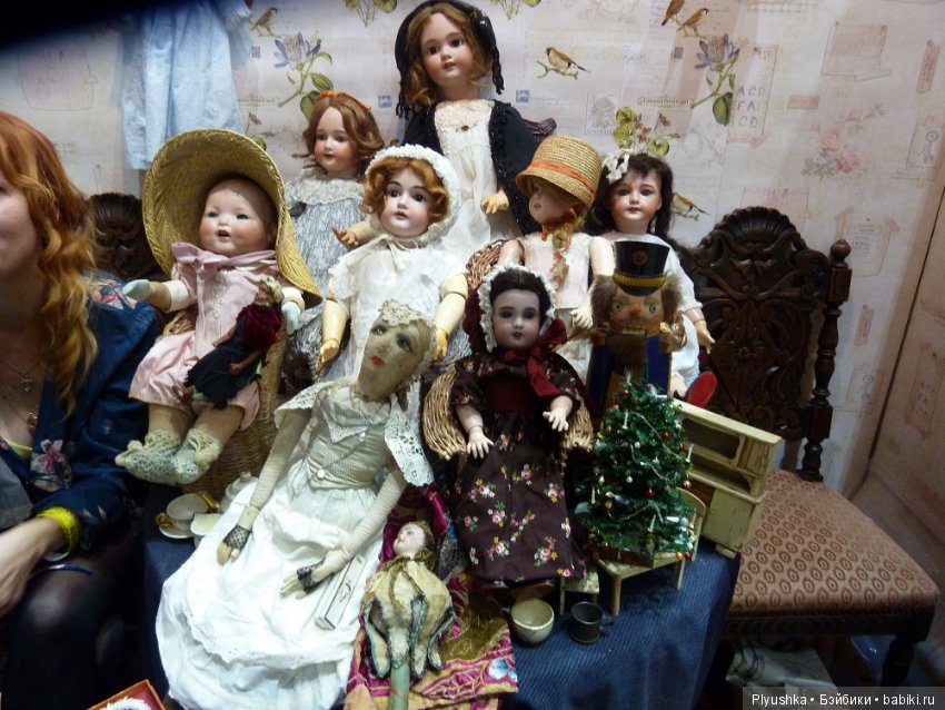 Антикварные куклы и реплики на выставке «Искусство куклы» в Гостином