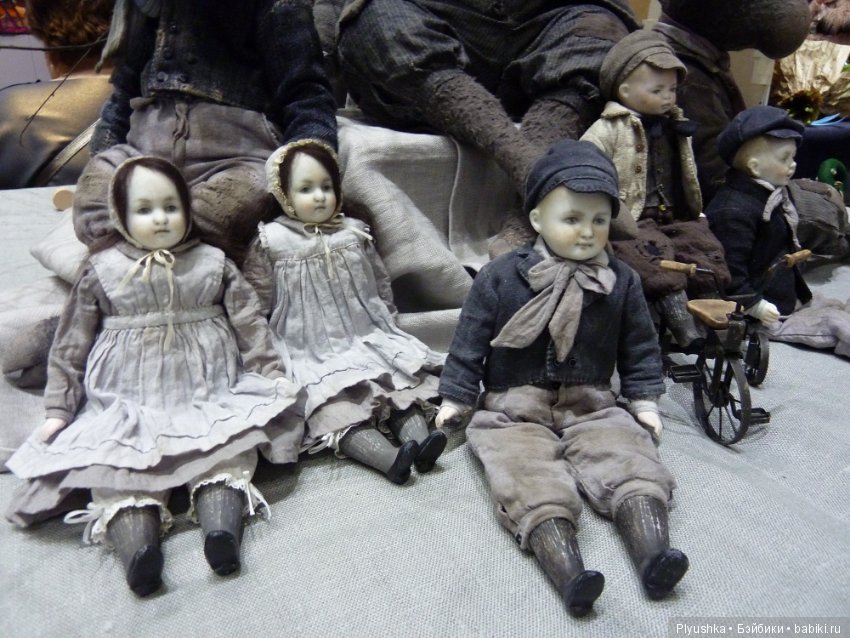 Антикварные куклы и реплики на выставке «Искусство куклы» в Гостином