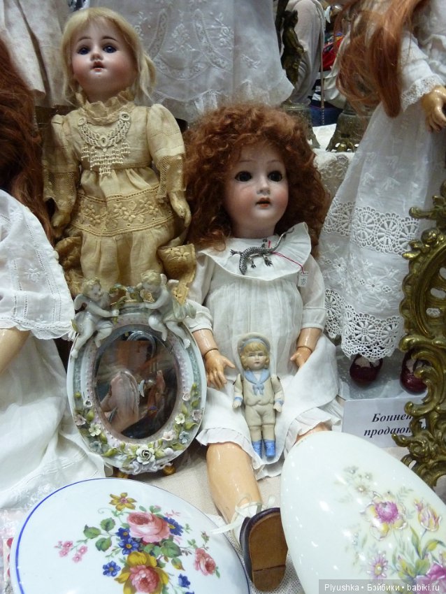 Антикварные куклы и реплики на выставке «Искусство куклы» в Гостином