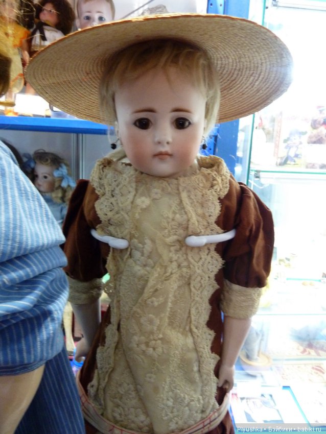 Антикварные куклы и реплики на выставке «Искусство куклы» в Гостином