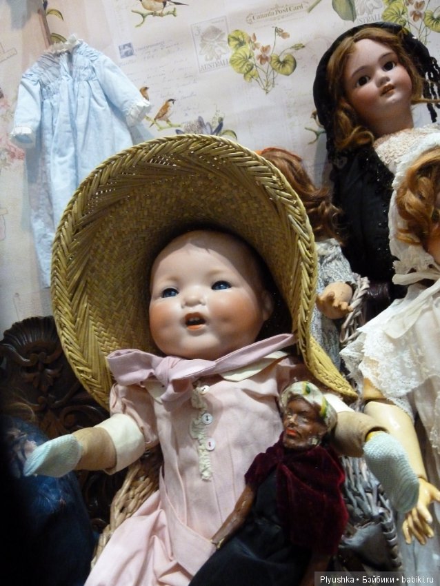 Антикварные куклы и реплики на выставке «Искусство куклы» в Гостином