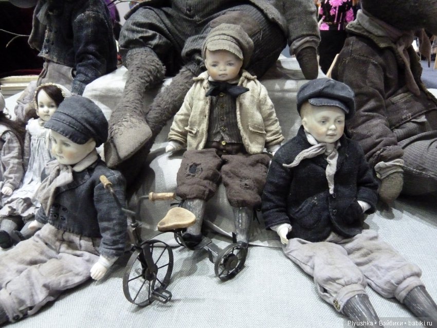 Антикварные куклы и реплики на выставке «Искусство куклы» в Гостином