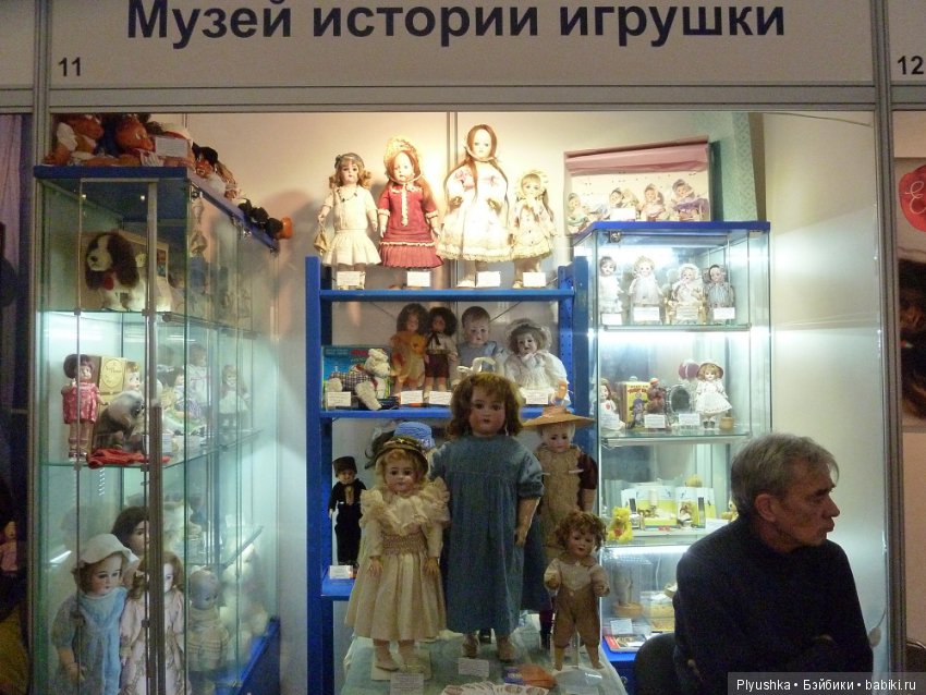 Антикварные куклы и реплики на выставке «Искусство куклы» в Гостином