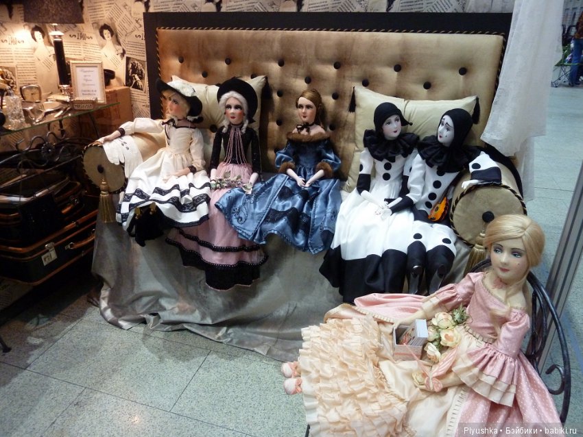 Антикварные куклы и реплики на выставке «Искусство куклы» в Гостином