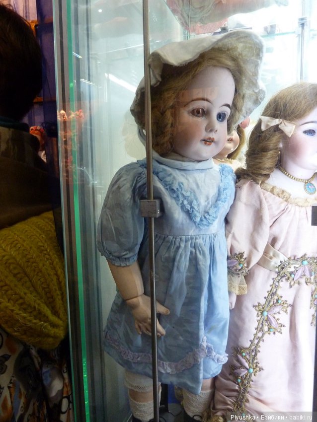 Антикварные куклы и реплики на выставке «Искусство куклы» в Гостином