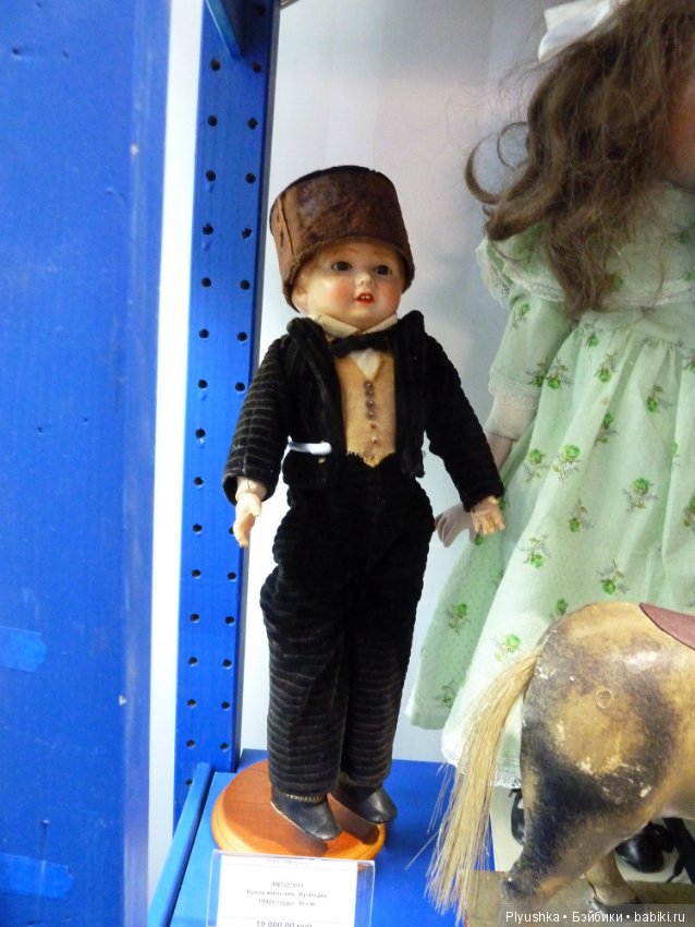 Антикварные куклы и реплики на выставке «Искусство куклы» в Гостином