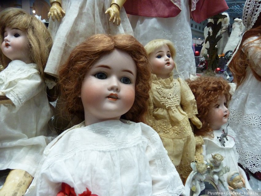 Антикварные куклы и реплики на выставке «Искусство куклы» в Гостином