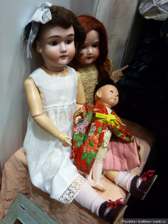 Антикварные куклы и реплики на выставке «Искусство куклы» в Гостином