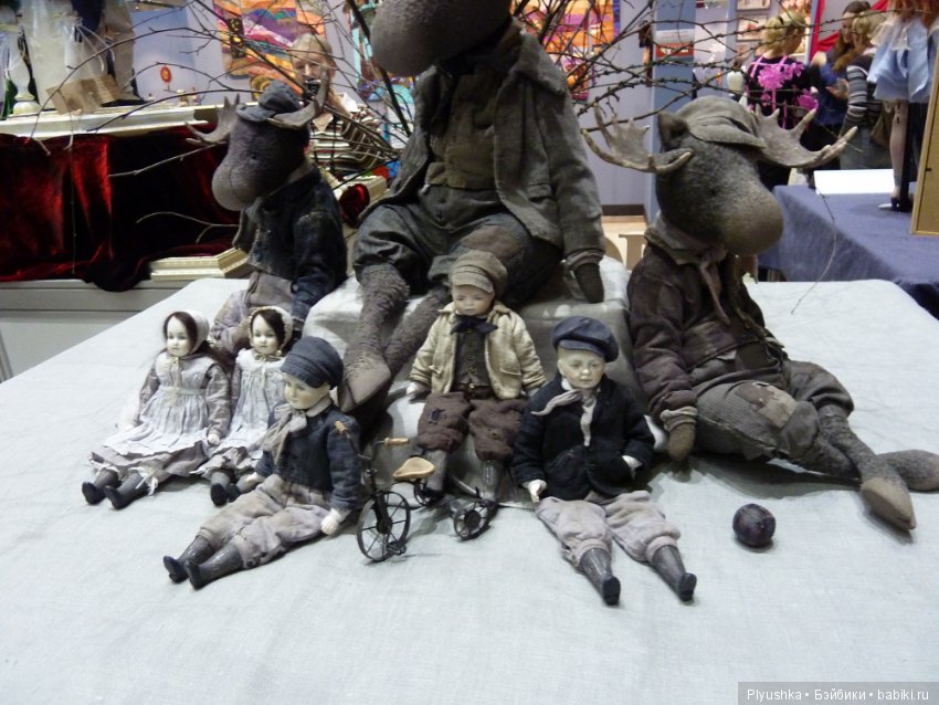 Антикварные куклы и реплики на выставке «Искусство куклы» в Гостином