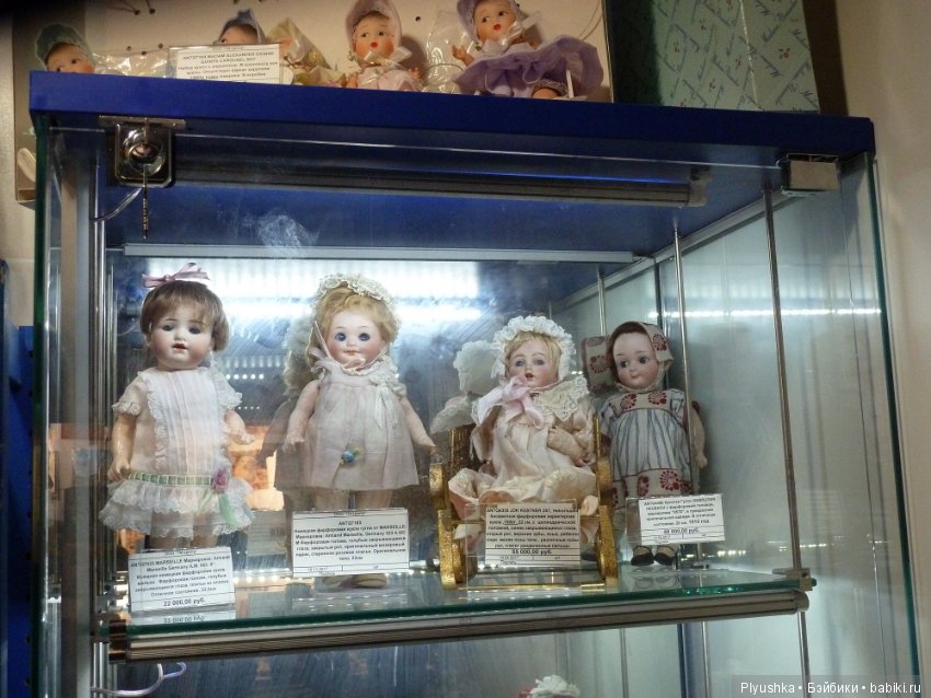 Антикварные куклы и реплики на выставке «Искусство куклы» в Гостином