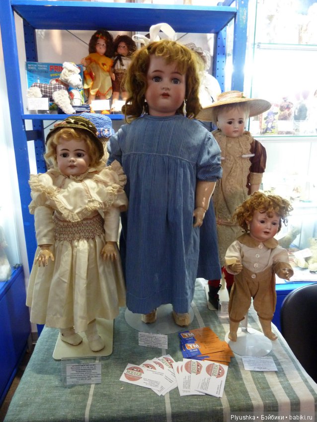 Антикварные куклы и реплики на выставке «Искусство куклы» в Гостином