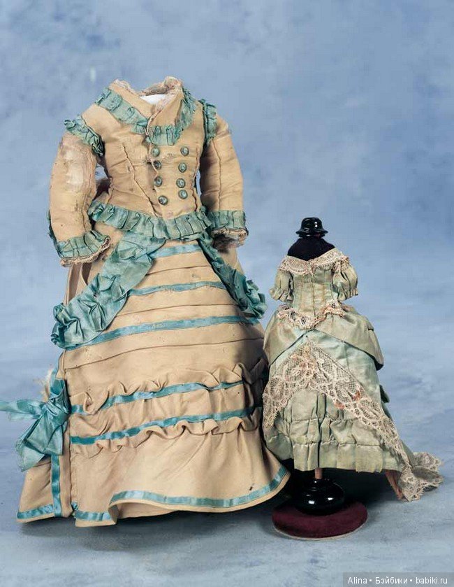 Антикварная кукольная одежда и аксессуары