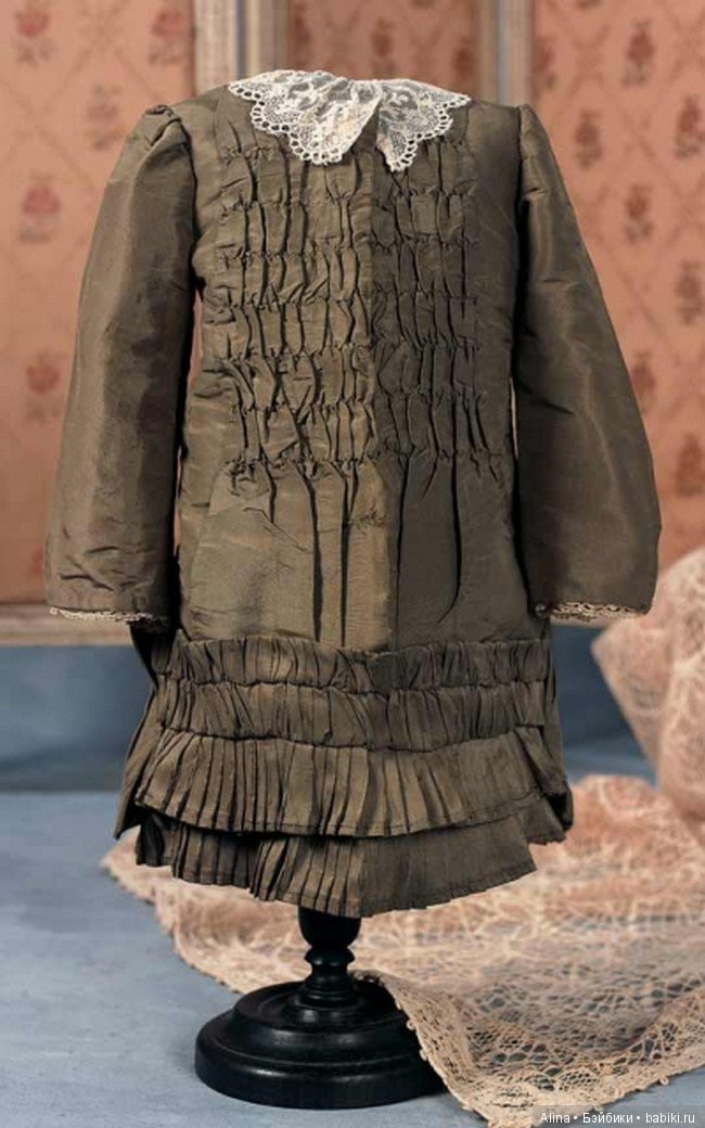 Антикварная кукольная одежда и аксессуары
