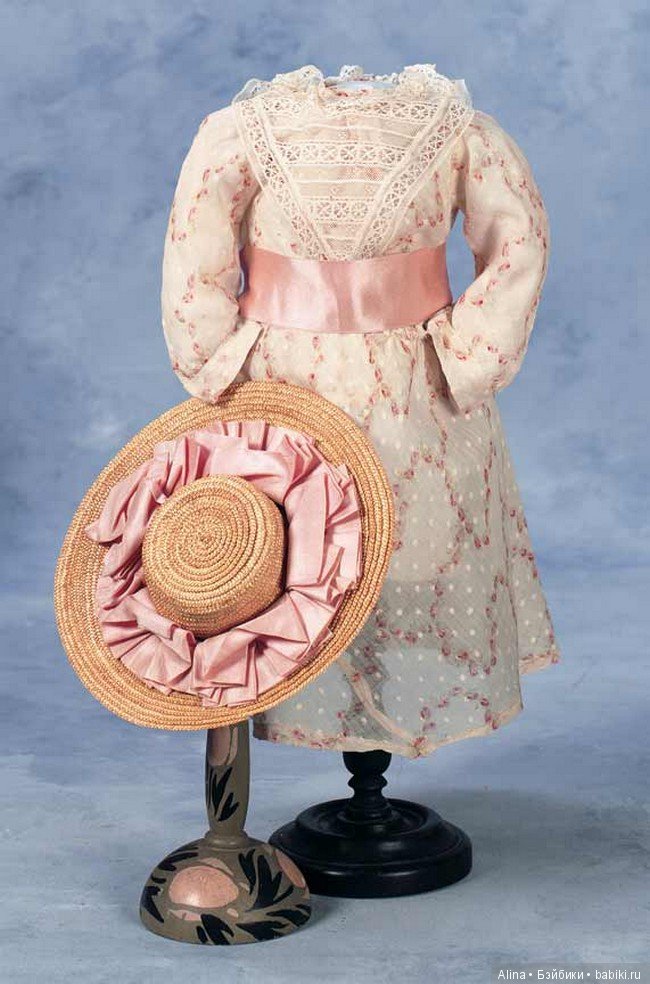 Антикварная кукольная одежда и аксессуары