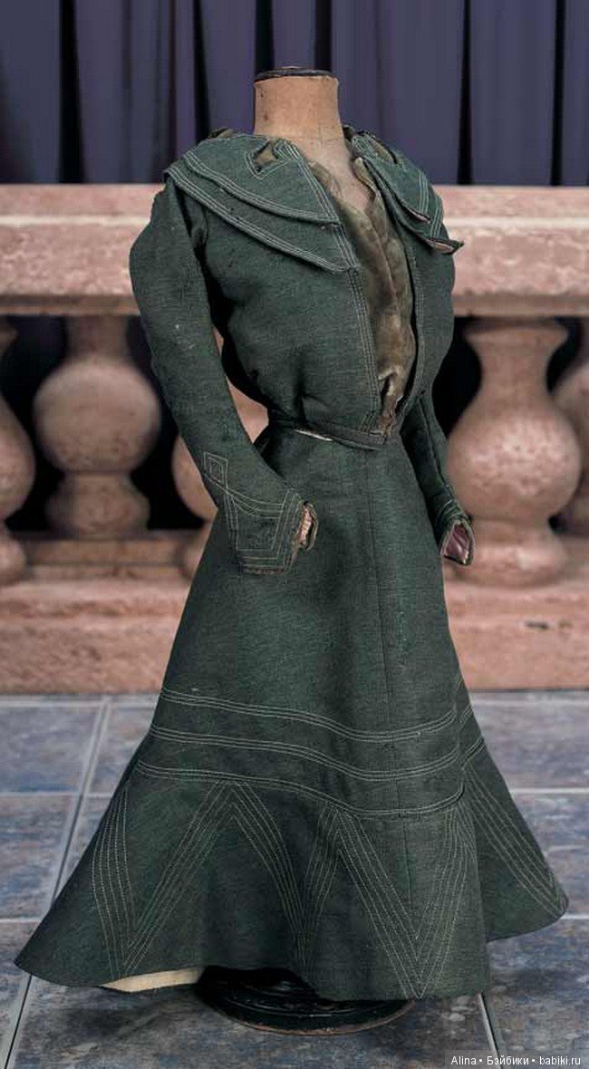 Антикварная кукольная одежда и аксессуары