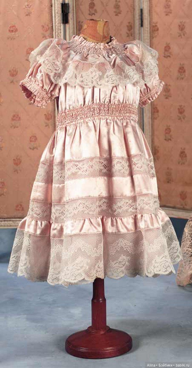 Антикварная кукольная одежда и аксессуары