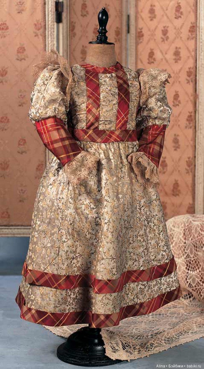 Антикварная кукольная одежда и аксессуары