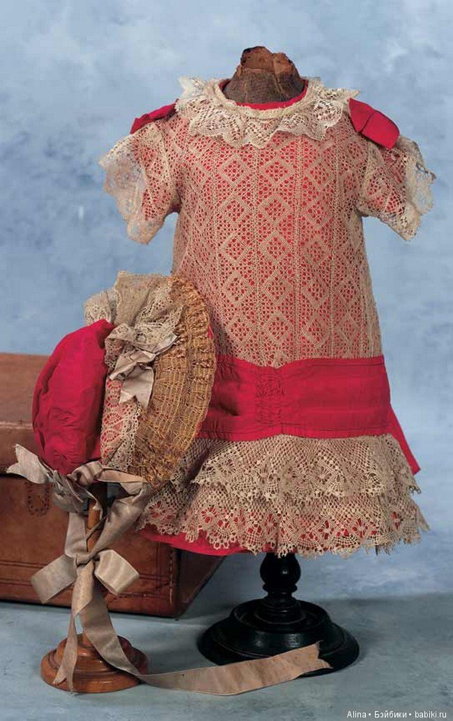 Антикварная кукольная одежда и аксессуары