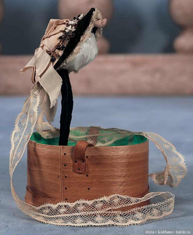 Боннеты антикварных кукол