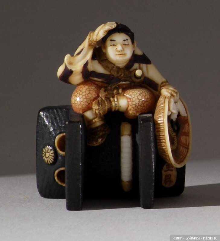 Японские нэцкэ - антиквариат (фото 9)