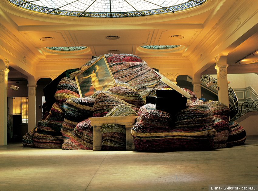 Удивительные скульптуры из старых журналов (фото 8)