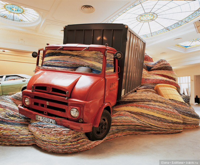 Удивительные скульптуры из старых журналов